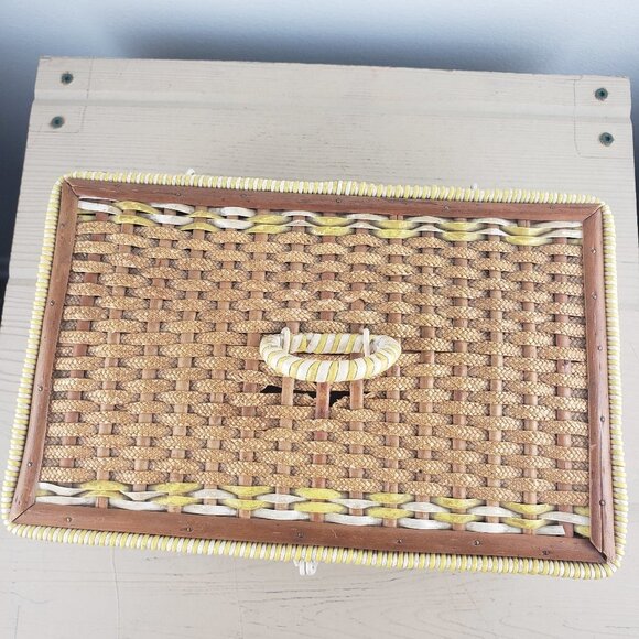 Vintage Sewing Basket & Contents - Picture 5 of 11